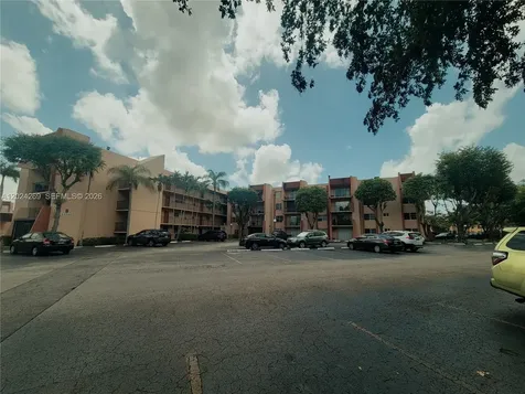 13701 Kendale Lakes Circle Miami FL 33183