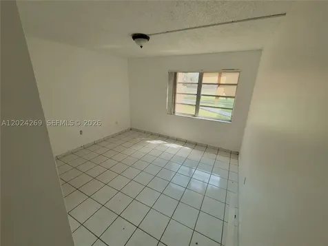 13701 Kendale Lakes Circle Miami FL 33183