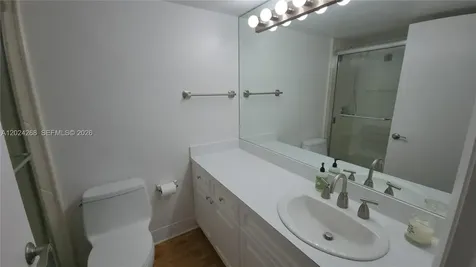 5900 Collins Avenue Miami Beach FL 33140