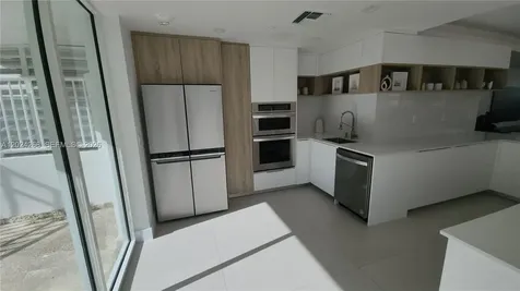 5900 Collins Avenue Miami Beach FL 33140