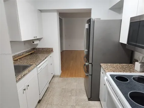 5900 Collins Avenue Miami Beach FL 33140