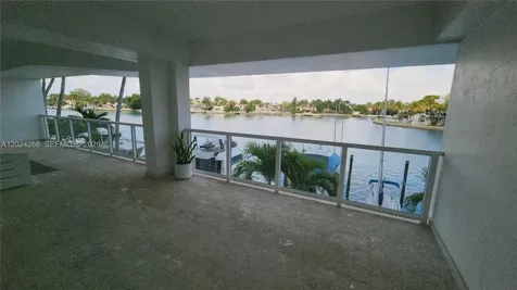 5900 Collins Avenue Miami Beach FL 33140