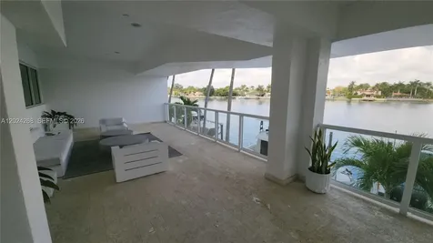 5900 Collins Avenue Miami Beach FL 33140