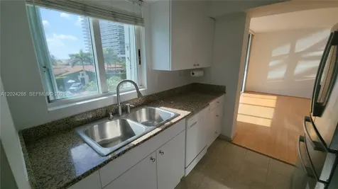 5900 Collins Avenue Miami Beach FL 33140
