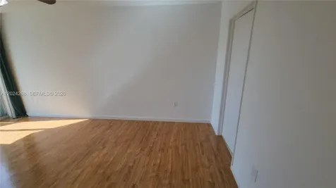 5900 Collins Avenue Miami Beach FL 33140