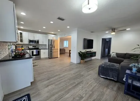 9591 SW 52nd Terrace Miami FL 33165