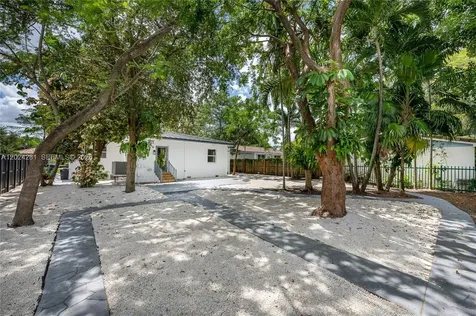 264 Navajo Street Miami Springs FL 33166