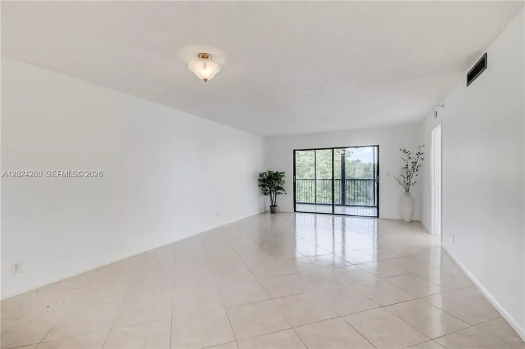 2205 S Cypress Bend Drive Pompano Beach FL 33069