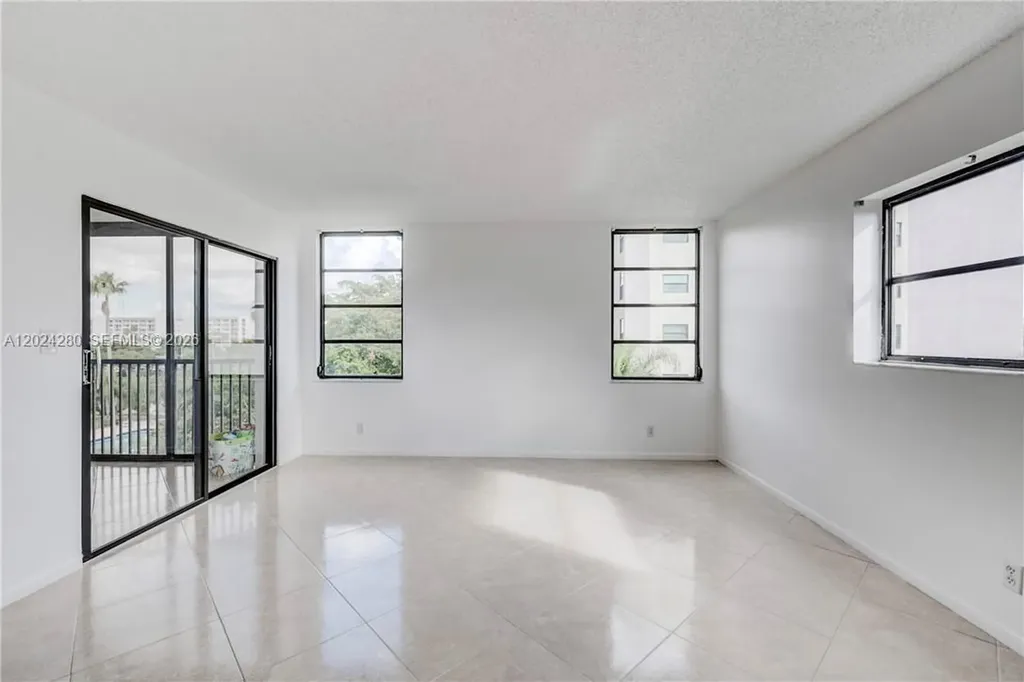 2205 S Cypress Bend Drive Pompano Beach FL 33069