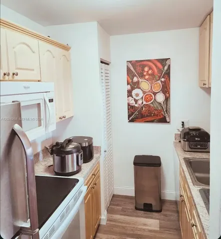 6480 W 27th Court Hialeah FL 33016