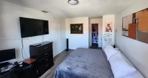 6480 W 27th Court Hialeah FL 33016