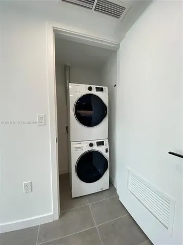 227 NE 2nd Street Miami FL 33132