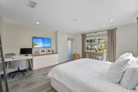 300 Galen Drive Key Biscayne FL 33149