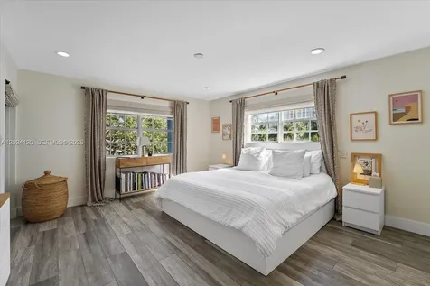 300 Galen Drive Key Biscayne FL 33149
