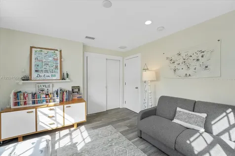 300 Galen Drive Key Biscayne FL 33149