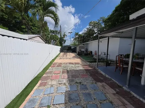 651 E 48th Street Hialeah FL 33013