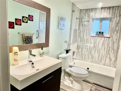 8225 NW 12th Court Plantation FL 33322