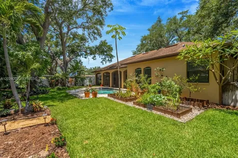 3502 W Cherokee Avenue Tampa FL 33611