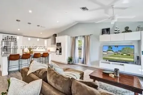 1020 SW 124th Way Davie FL 33325