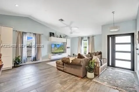 1020 SW 124th Way Davie FL 33325