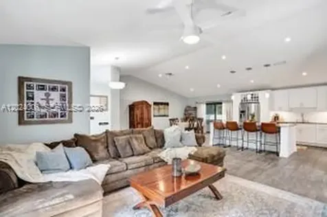 1020 SW 124th Way Davie FL 33325