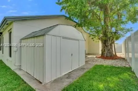 1020 SW 124th Way Davie FL 33325