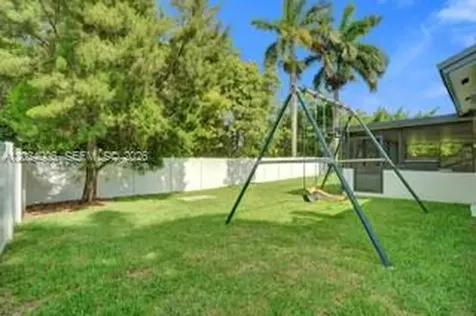 1020 SW 124th Way Davie FL 33325