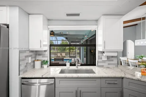 2102 SE 8th Street Cape Coral FL 33990