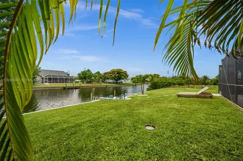 2102 SE 8th Street Cape Coral FL 33990