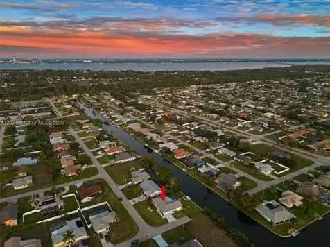 2102 SE 8th Street Cape Coral FL 33990