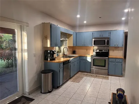 8121 SW 205th Street Cutler Bay FL 33189