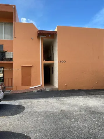 1300 W 47th Place Hialeah FL 33012