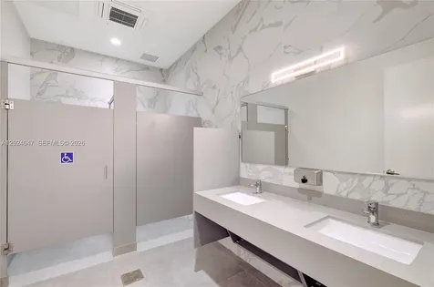 21290 Biscayne Aventura FL 33180