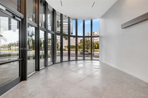 21290 Biscayne Aventura FL 33180
