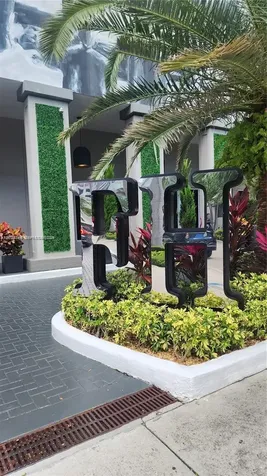 185 SE 14th Terrace Miami FL 33131