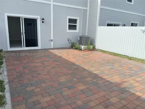 906 SE 17th Street Homestead FL 33034