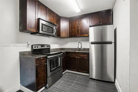 37 SW 14th Street Dania Beach FL 33004