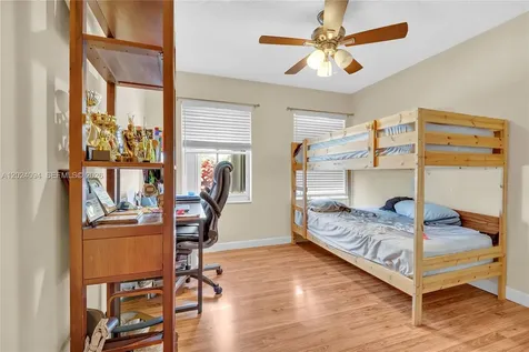 885 Tanglewood Circle Weston FL 33327