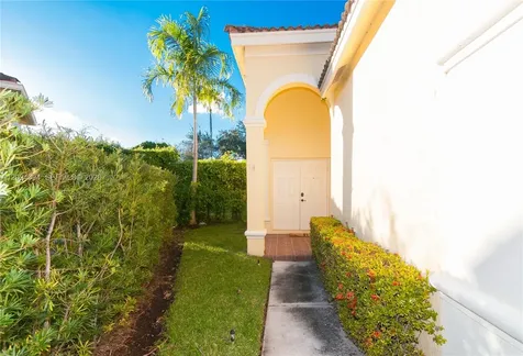 885 Tanglewood Circle Weston FL 33327