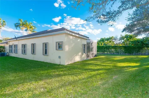 885 Tanglewood Circle Weston FL 33327