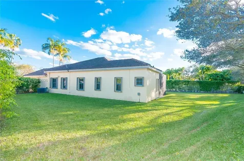 885 Tanglewood Circle Weston FL 33327