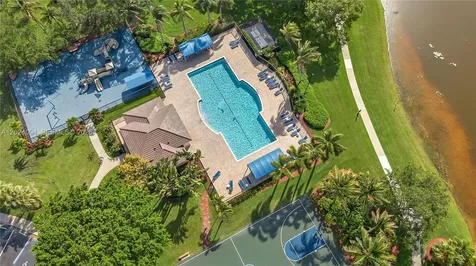 885 Tanglewood Circle Weston FL 33327