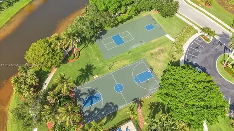 885 Tanglewood Circle Weston FL 33327