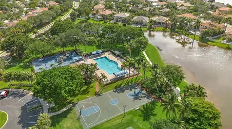 885 Tanglewood Circle Weston FL 33327