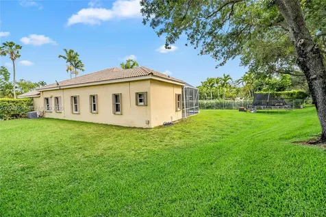 885 Tanglewood Circle Weston FL 33327