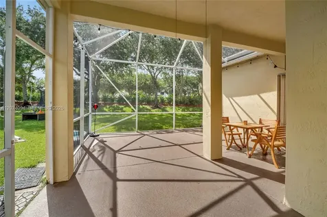 885 Tanglewood Circle Weston FL 33327