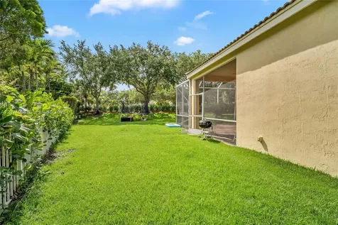 885 Tanglewood Circle Weston FL 33327