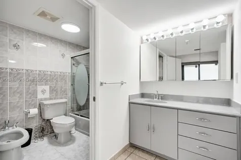 1623 Collins Avenue Miami Beach FL 33139