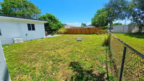 139 NW 14th Way Dania Beach FL 33004