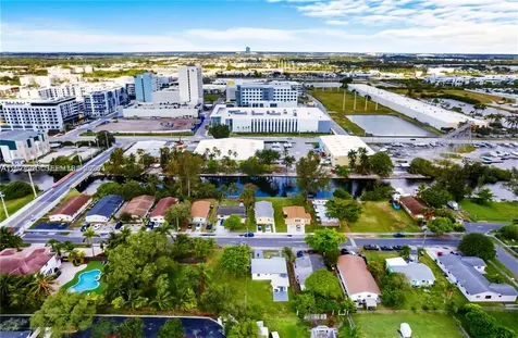 139 NW 14th Way Dania Beach FL 33004